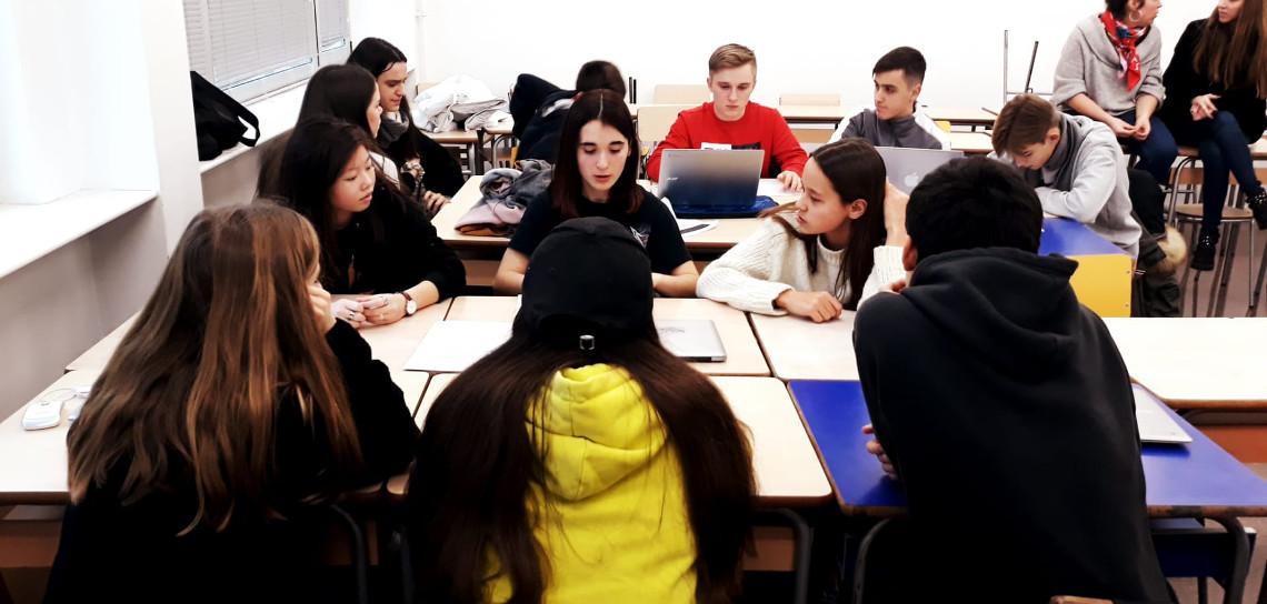 Belgikar eta norbegiar ikasleak gurean dira egunotan